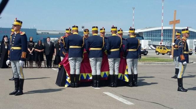 sicriul cu trupul neinsufletit al reginei ana a fost adus in tara