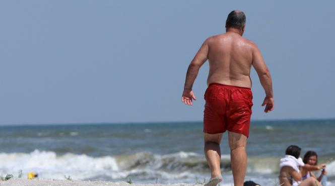 turistii care se afla pe litoral nu au voie sa faca baie in mare