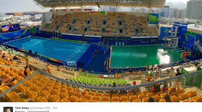rio 2016 apa din piscinele olimpice s a inverzit si nimeni nu stie de ce