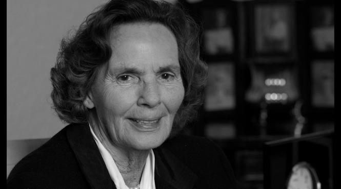 funeralii pentru regina ana cortegiul a ajuns la curtea de arges