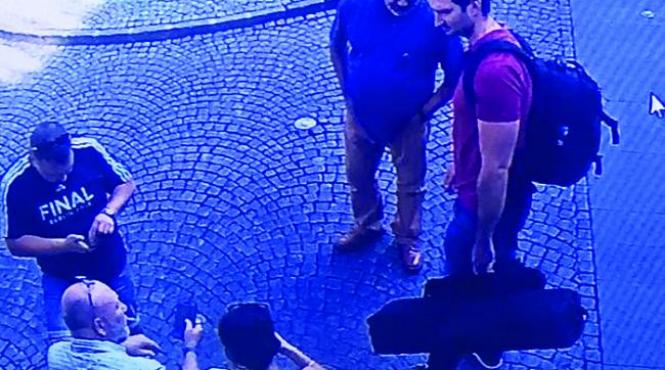 jurnalistii sky news urmariti penal