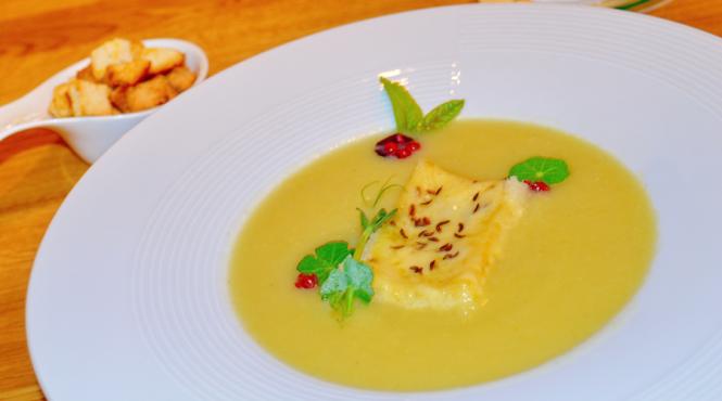 chef siserman recomanda crema de praz cu cruton de branza si chimen