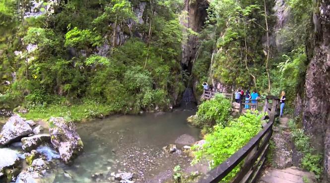 alba 9 speologi blocati in pestera huda lui papara