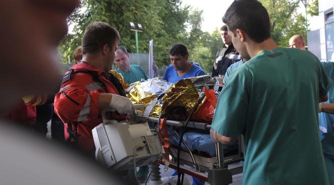 ranitii in explozia de la rafinaria petromidia transferati la spitale din bucuresti