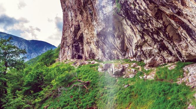 cascada vanturatoarea un obiectiv de neratat pe valea cernei