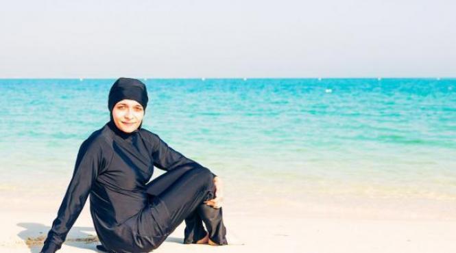 foto cum reactioneaza opinia publica franceza la isteria burkini