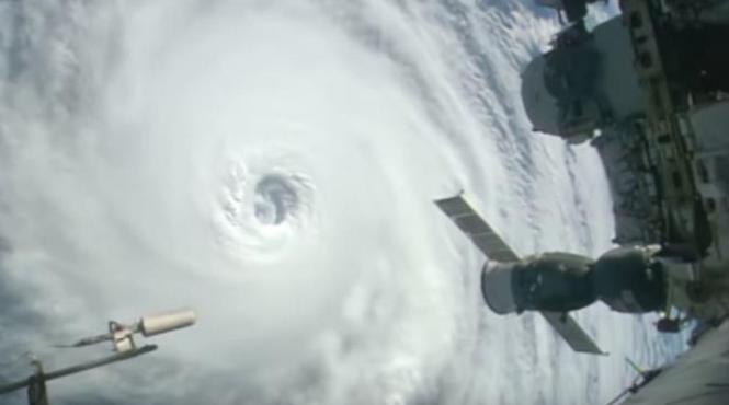 trei urgane filmate din spatiu in aceeasi zi video