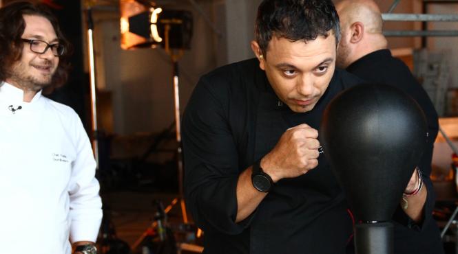 chef sorin bontea a facut box haltere si inot sportiv