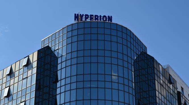 universitatea hyperion isi premiaza celebritatile