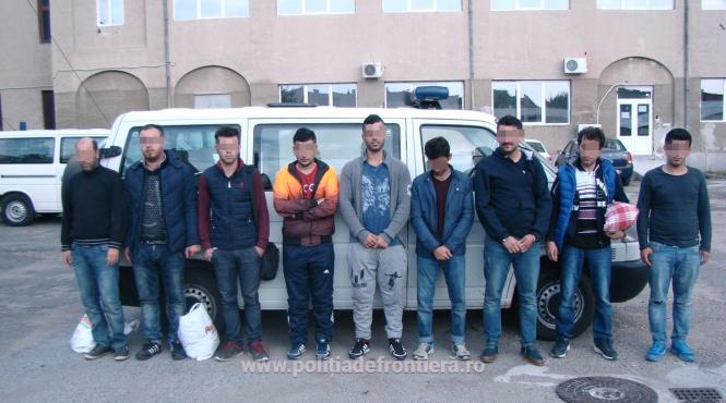 politia de frontiera 20 de migranti afroasiatici prinsi incercand sa treaca ilegal frontiera din romania in ungaria