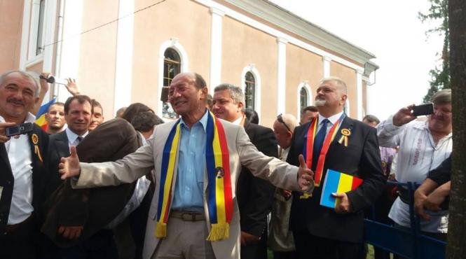 dragnea si basescu si au etalat patriotismul la tebea
