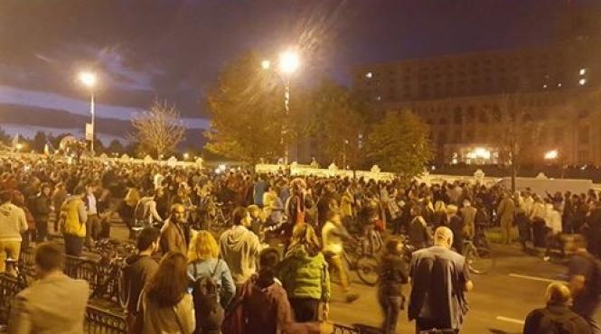 protestatarii de la mitingul din fata senatului au parasit calea 13 septembrie traficul a fost reluat