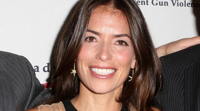 angelina jolie a angajat o ca reprezentanta pe celebra laura wasser regina divorturilor