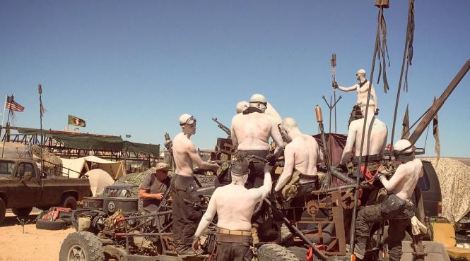 fanii mad max au luat cu asalt desertul mojave la festivalul post apocaliptic wasteland weekend
