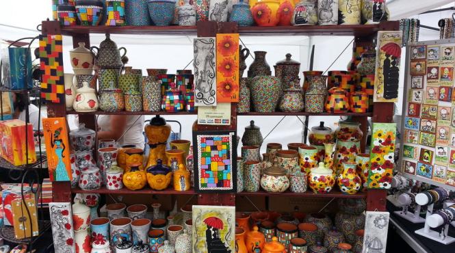 un grup de ong uri strange bani pentru copiii din siria la bazar multicultural