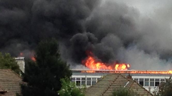 incendiu puternic la o fosta fabrica de mobila din targu mures