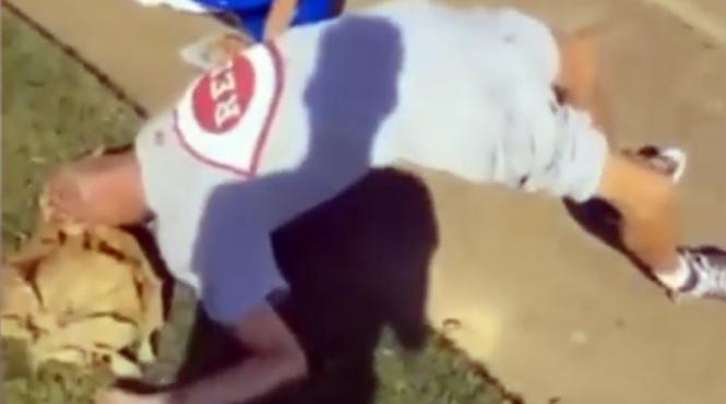 doi dependenti de heroina isi pierd cunostinta pe strada in plina zi