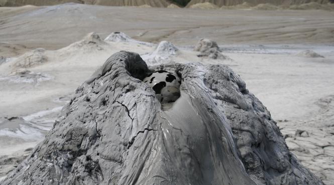 buzau vulcan noroios reactivat in urma ultimelor cutremure