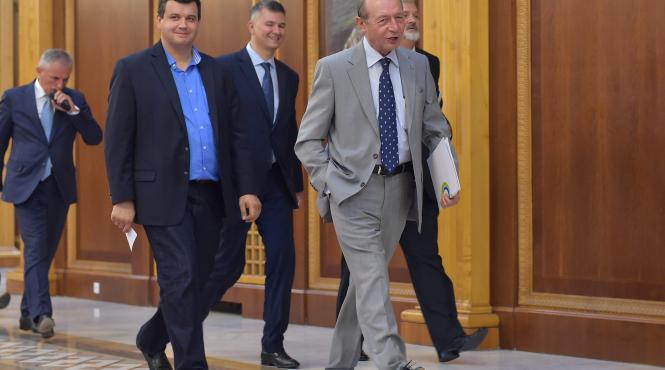 udrea si basescu intra si ei in lupta