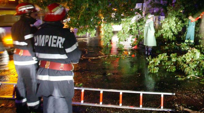 un acoperis din constanta a fost smuls de furtuna si a rupt o teva de gaz