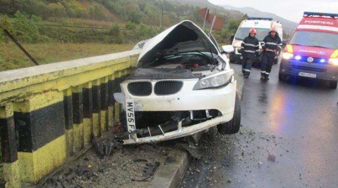 accident grav in bistrita cinci tineri doreau sa ajunga la cinema dar au ajuns la spital masina lor s a infipt intr un cap de pod