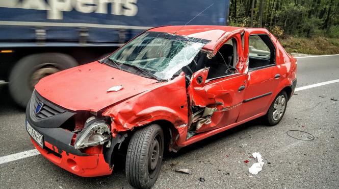 rapperul deliric era sa moara strivit de doua tir uri intre pitesti si ramnicu valcea