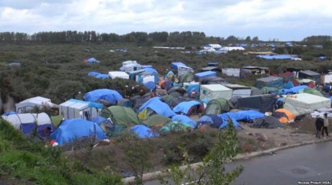francezii incep evacuarea taberei de migranti jungla din calais
