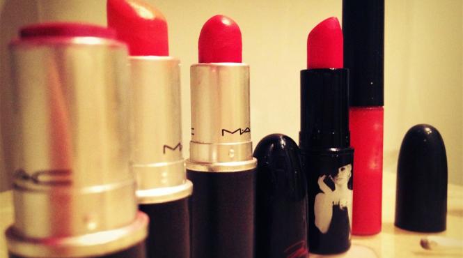 cum scoateti petele de ruj in functie de materialul hainelor