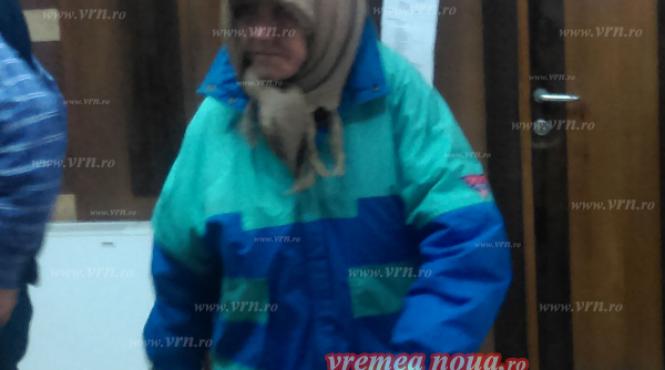 o batrana este la un pas de a face puscarie dupa ce un barbat a incercat sa o violeze