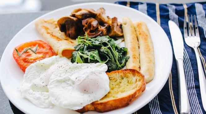 3 retete usoare si sanatoase pentru micul dejun care va ajuta sa slabiti