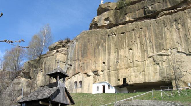 descopera romania manastirea corbii de piatra arges