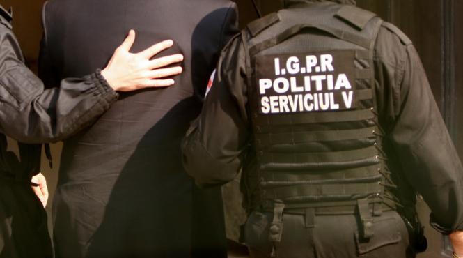 doua persoane retinute pentru incheierea de asigurari false in suma de 360 000 euro