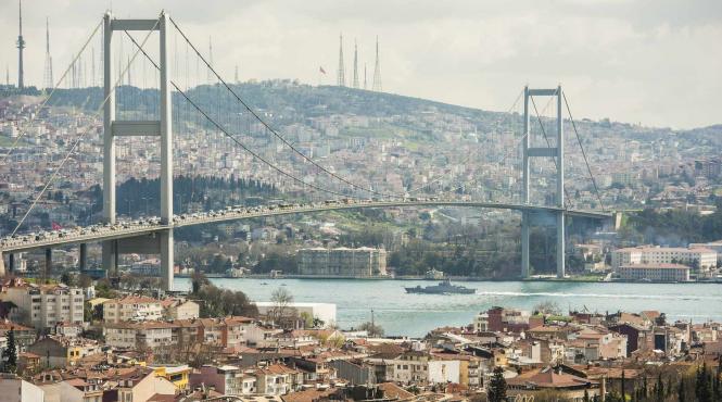 gaze lacrimogene si tunuri de apa pentru reprimarea demonstrantilor la istanbul