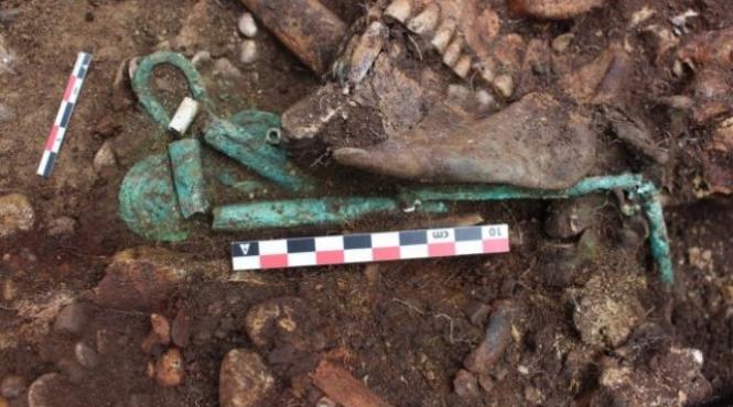 prahova mormant din epoca bronzului vechi de peste 5 000 de ani descoperit de arheologi la aricestii rahtivani