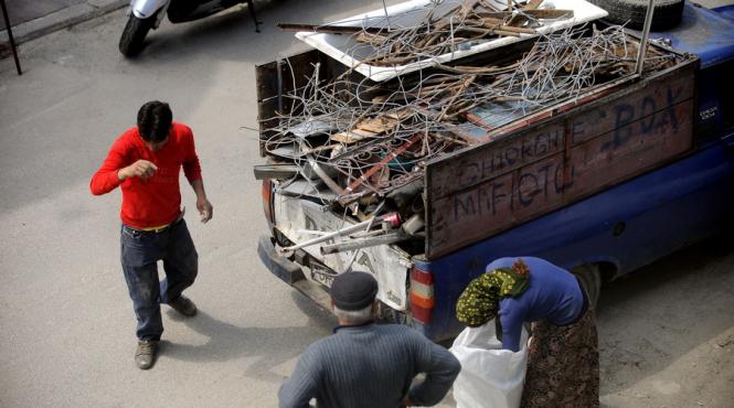 braila hotii de fier vechi au furat si vandut poarta unei gradinite ca sa si cumpere bautura