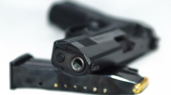 pitesti un ofiter dipi a impuscat doua femei si un politist