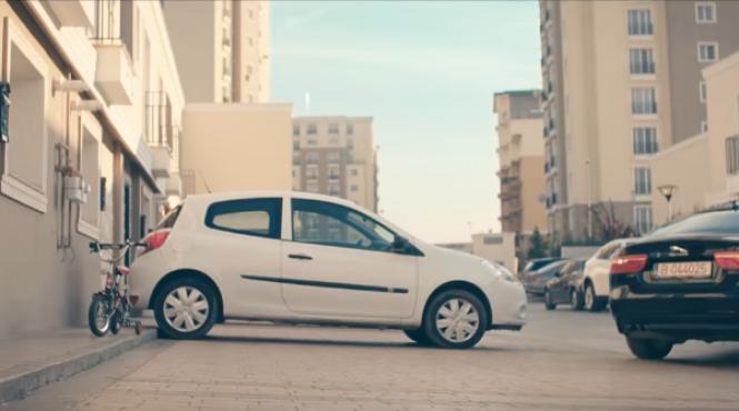 si a omorat matusa in timp ce parca masina