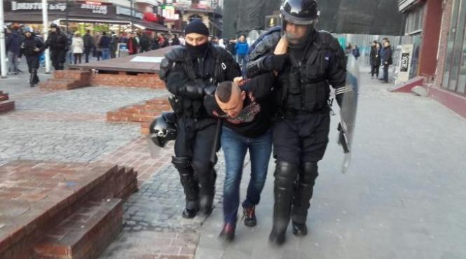 suporteri polonezi si romani au fost retinuti de politistii in urma meciului de pe national arena