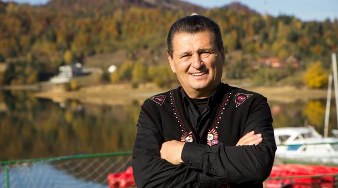 incepand din 21 noiembrie vedetele raspund prompt invitatiei lui nea marin poftiti la munca
