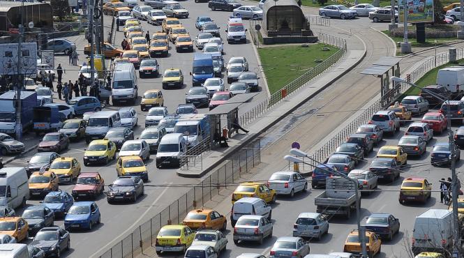 solutie pentru trafic oamenii intra masinile raman