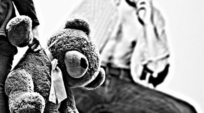 iasi o bestie a violat o fetita in varsta de numai 3 ani