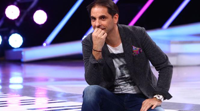 next star demostratii de acrobatie aeriana la franghie pictura pe apa si breakdance