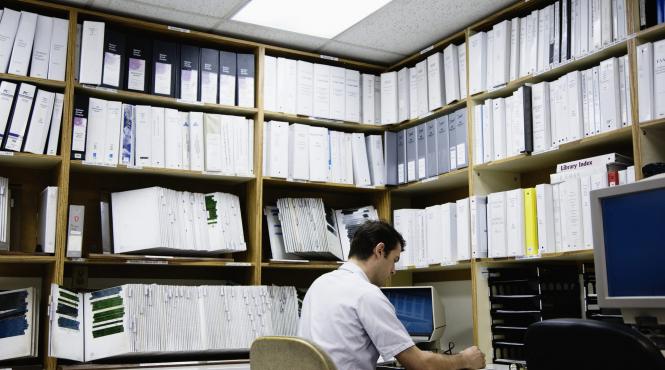 bugetarii din ministere castiga peste 3 200 de lei