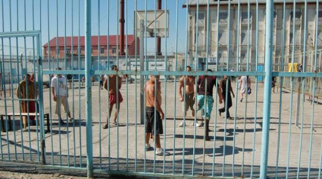 detinut din iasi gasit spanzurat in celula