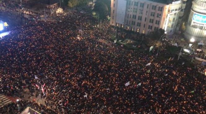 proteste in coreea de sud zeci de mii de manifestanti cer demisia presedintei park geun hye
