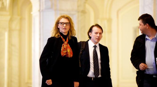 vrea peste 32 altfel demisioneaza