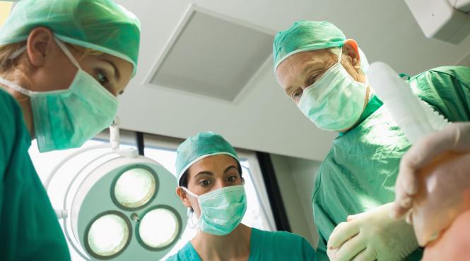 ministrul si medicii incaierati pe transplant