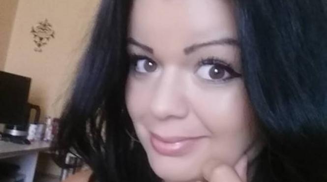 tragedie in constanta o tanara de 25 de ani mama a unui copil s a sinucis din dragoste pe un teren de fotbal