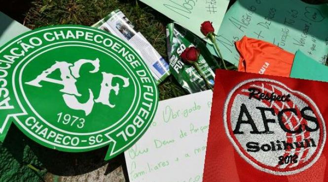 ramasitele celor 50 de membri ai clubului brazilian morti in accidentul aviatic au ajuns la chapeco
