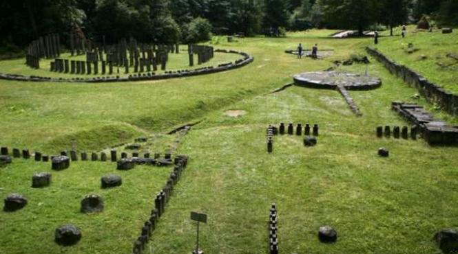 doua persoane acuzate de furtul unor obiecte de tezaur de la sarmizegetusa condamnate la inchisoare cu executare